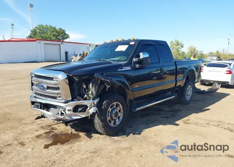 2015 Ford F-250 Xlt z USA, uszkodzony, nr VIN 1FT7X2B64FEC77334